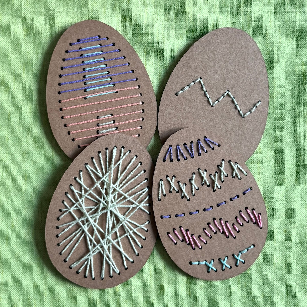 Kartonnen paaseieren - borduren (4 stuks)