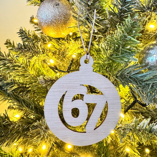 Houten 67-kerstbal